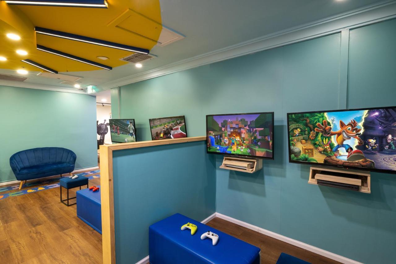 Aria Ξενοδοχείο Ελάτ Εξωτερικό φωτογραφία The video game room at the hospital